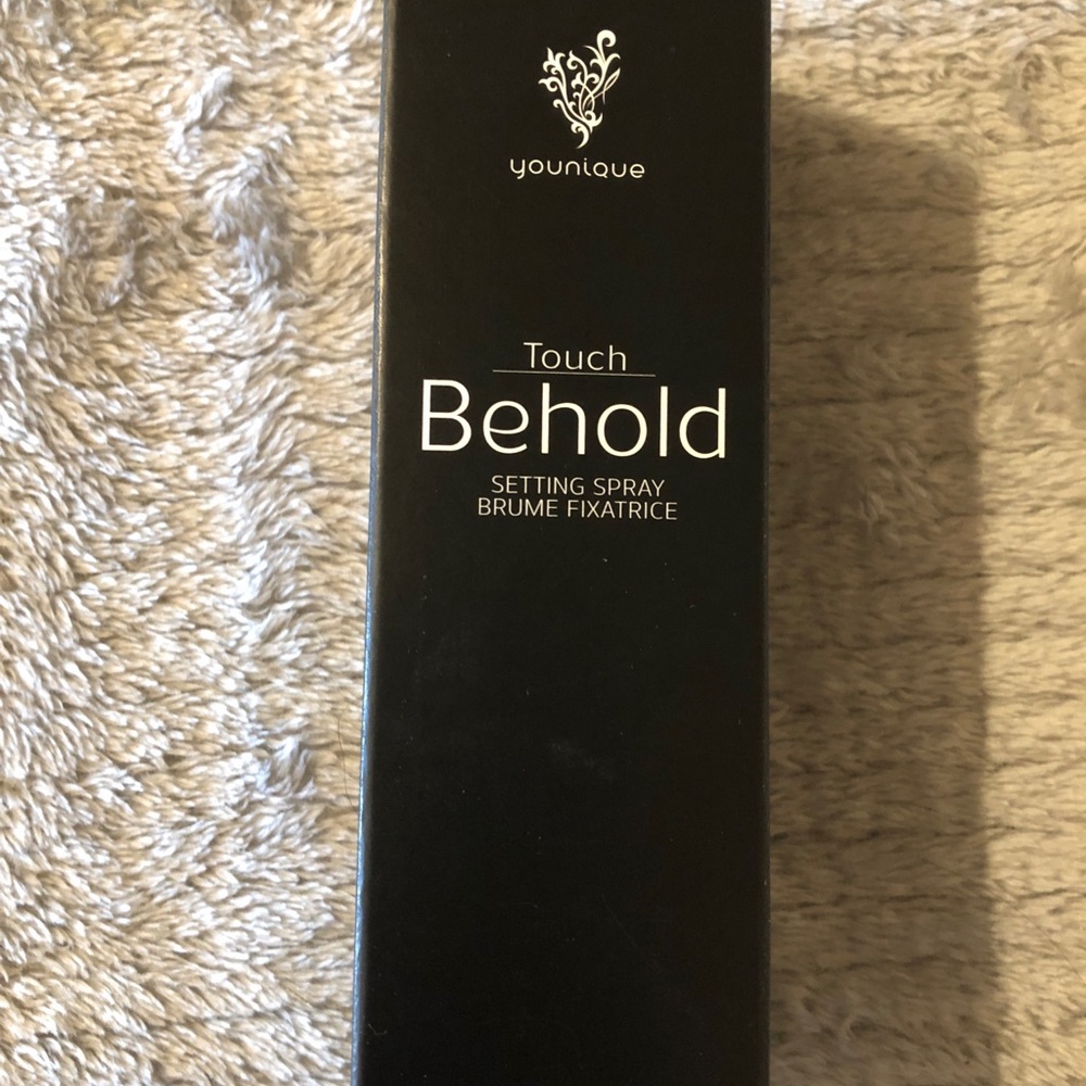 Younique brand setting spray